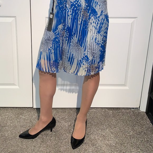 New Miss Wu Blue/White Pleated Skirt Size 2 - Picture 3 of 7